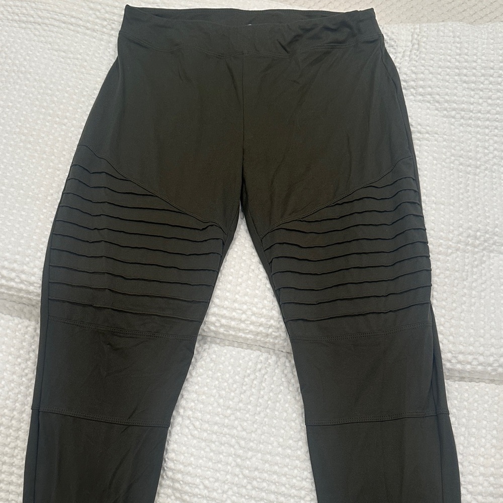 Olive & Oak Dark Leggings with Striped Detail